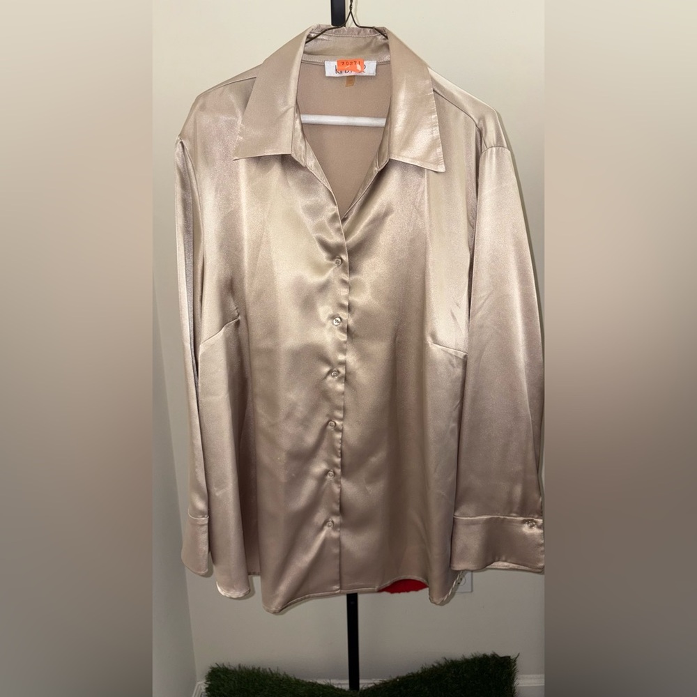 Kasper Satin Button-Up Blouse in Champagne